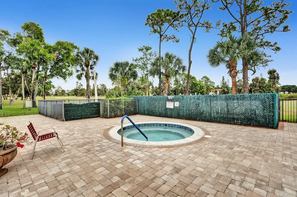 7674 Tahiti Lane #101 Lake Worth, FL 33467
