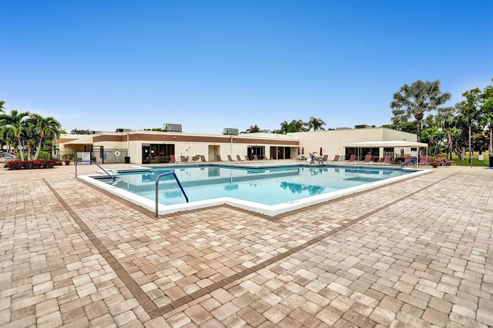 7674 Tahiti Lane #101 Lake Worth, FL 33467