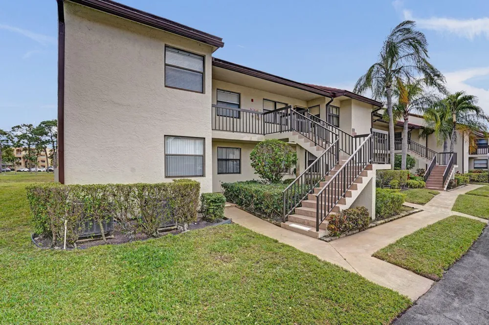 7674 Tahiti Lane #101 Lake Worth, FL 33467