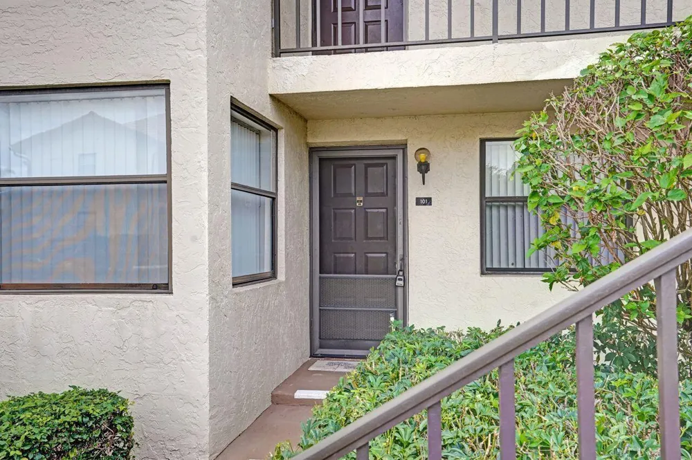 7674 Tahiti Lane #101 Lake Worth, FL 33467