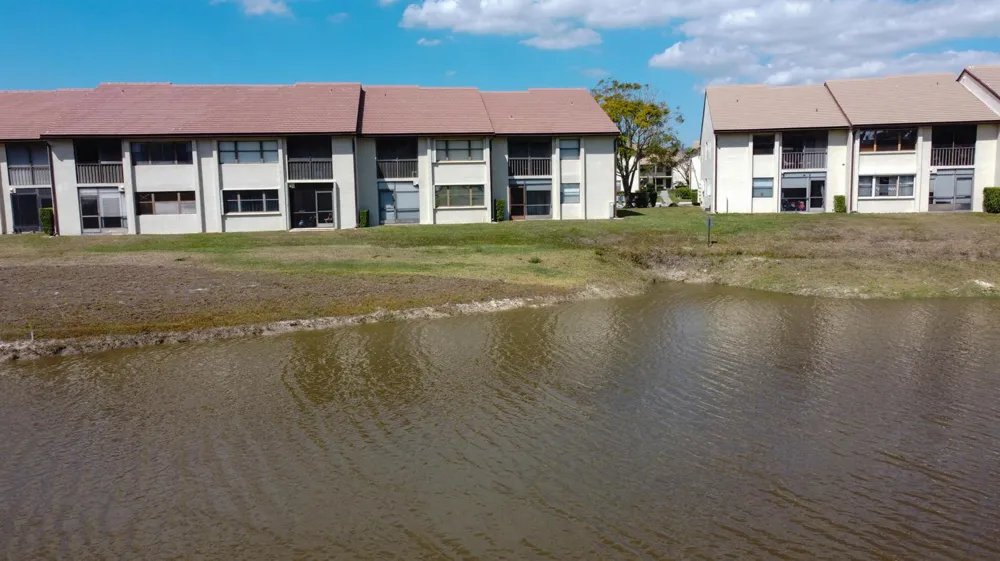 7674 Tahiti Lane #101 Lake Worth, FL 33467