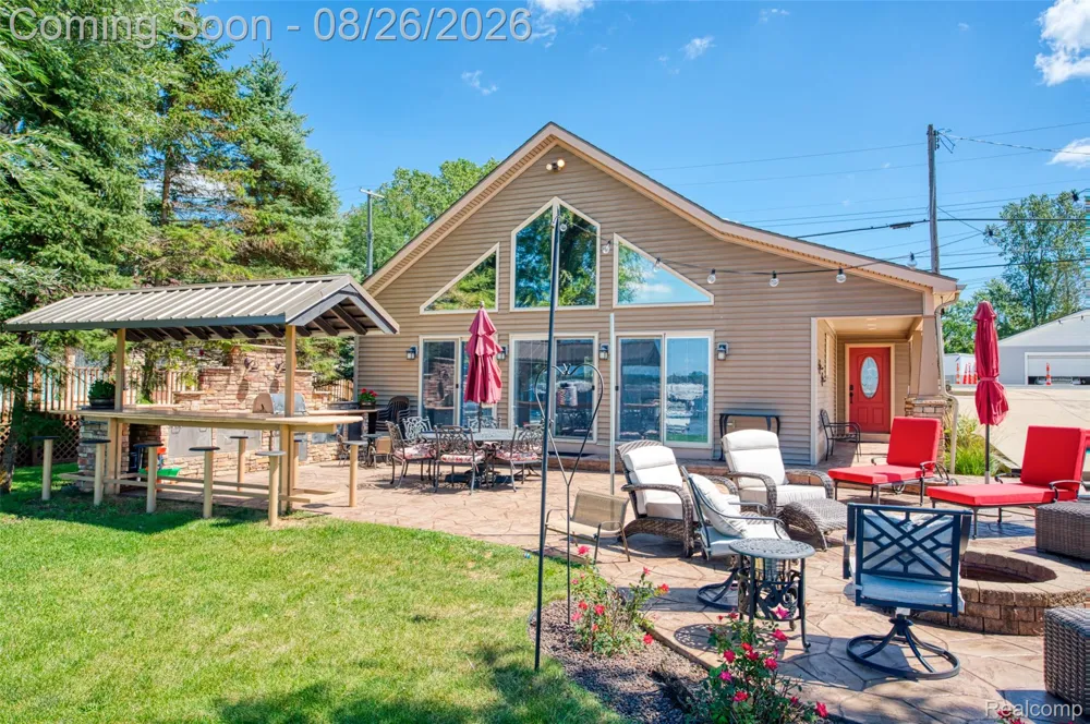 453 E Shore Drive Northfield Township, MI 48189