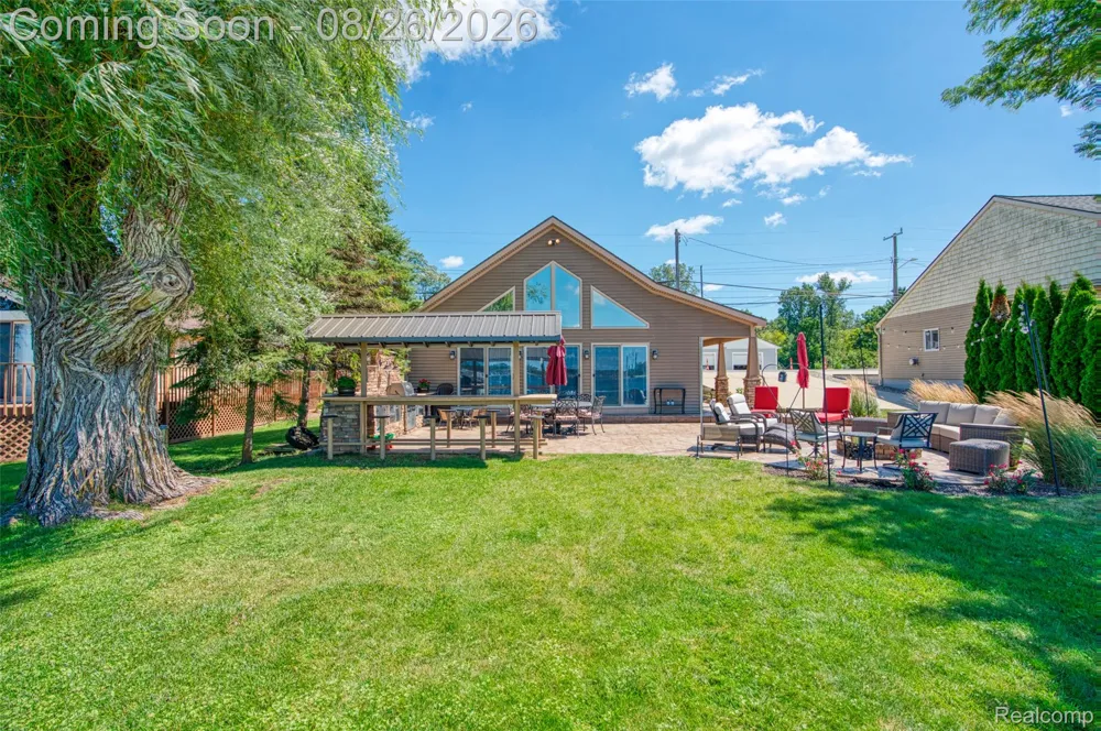 453 E Shore Drive Northfield Township, MI 48189