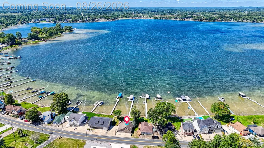 453 E Shore Drive Northfield Township, MI 48189