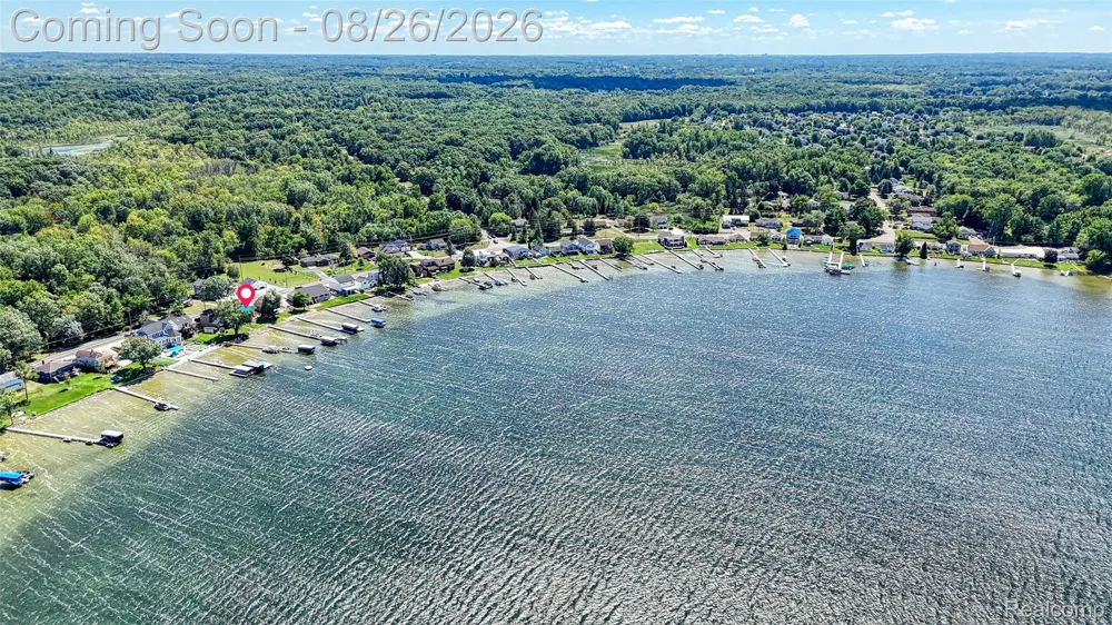 453 E Shore Drive Northfield Township, MI 48189