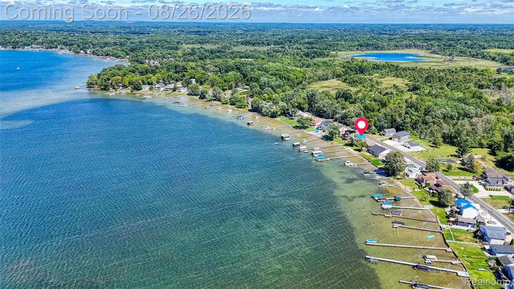 453 E Shore Drive Northfield Township, MI 48189