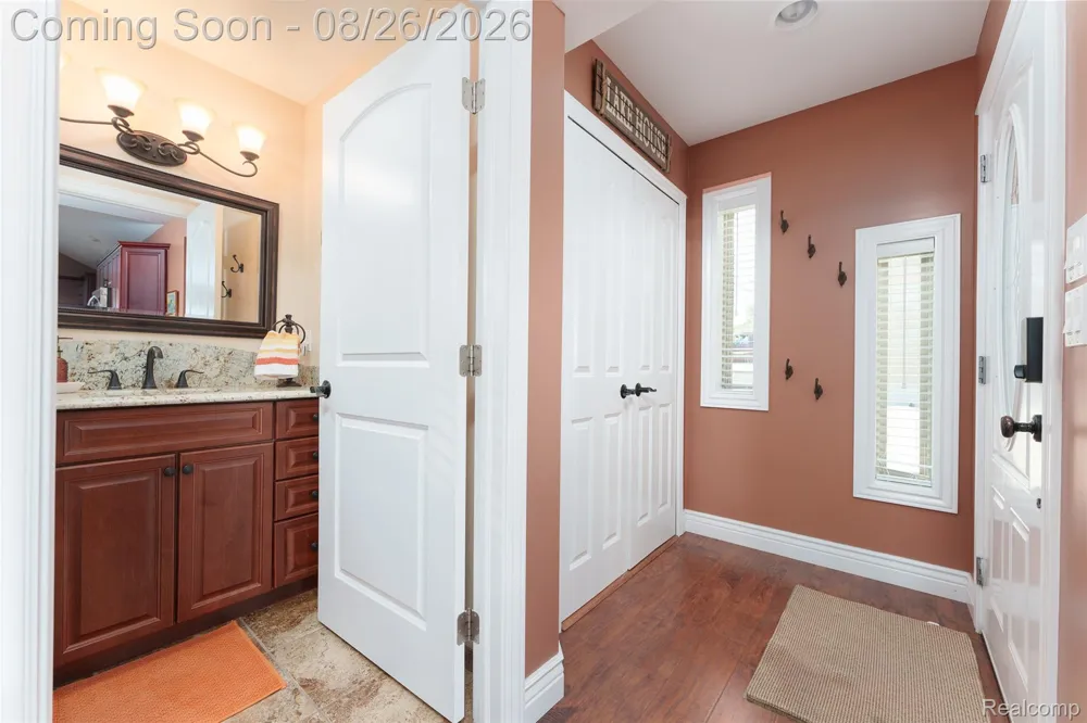 453 E Shore Drive Northfield Township, MI 48189