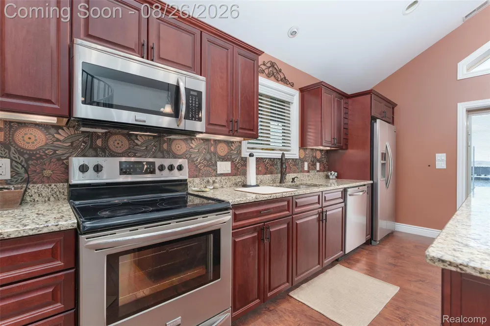 453 E Shore Drive Northfield Township, MI 48189