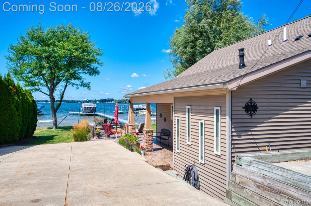 453 E Shore Drive Northfield Township, MI 48189