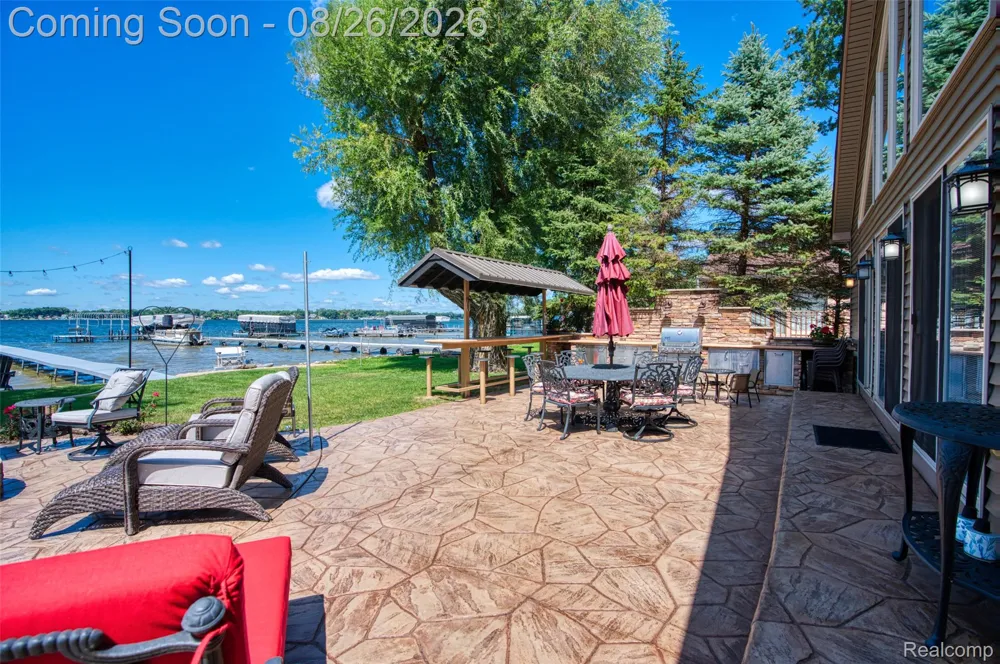 453 E Shore Drive Northfield Township, MI 48189