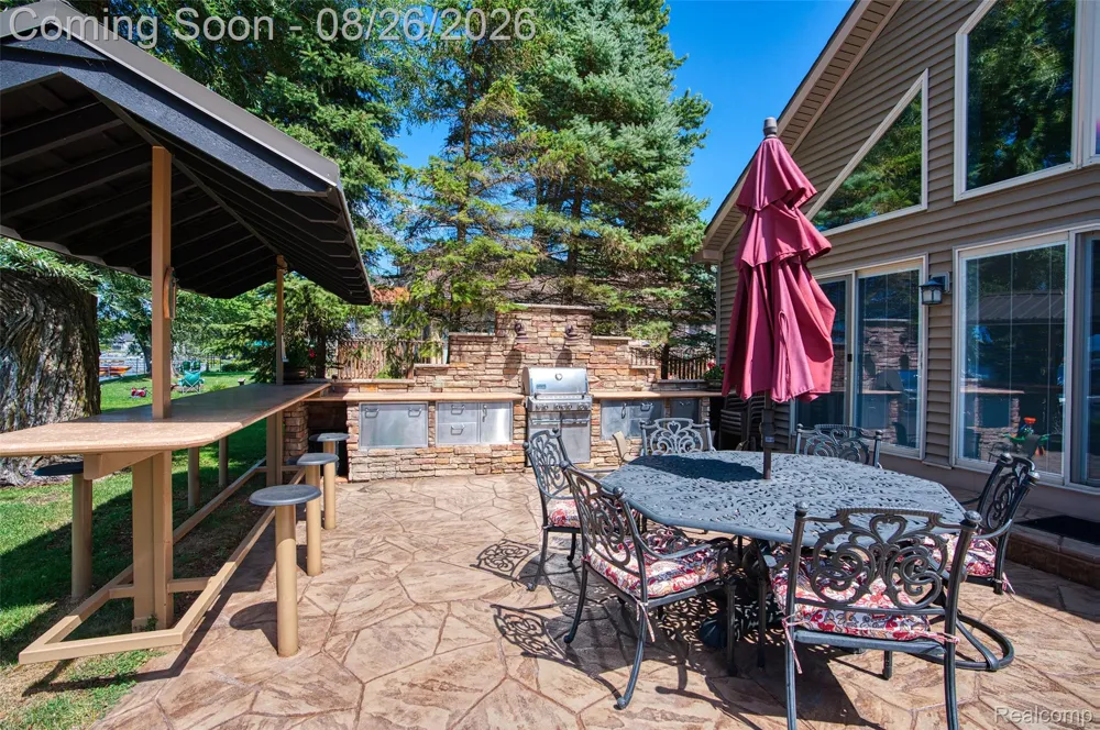 453 E Shore Drive Northfield Township, MI 48189