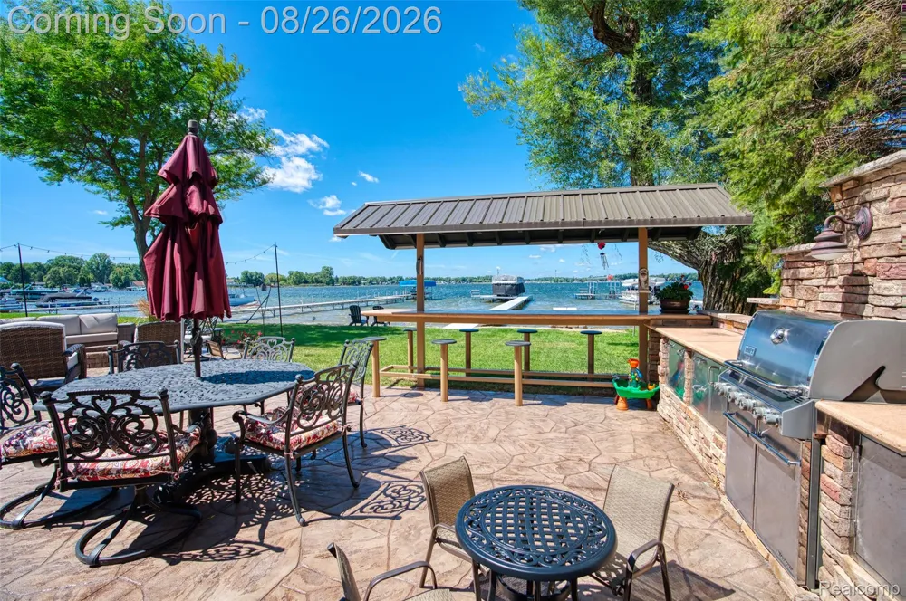 453 E Shore Drive Northfield Township, MI 48189