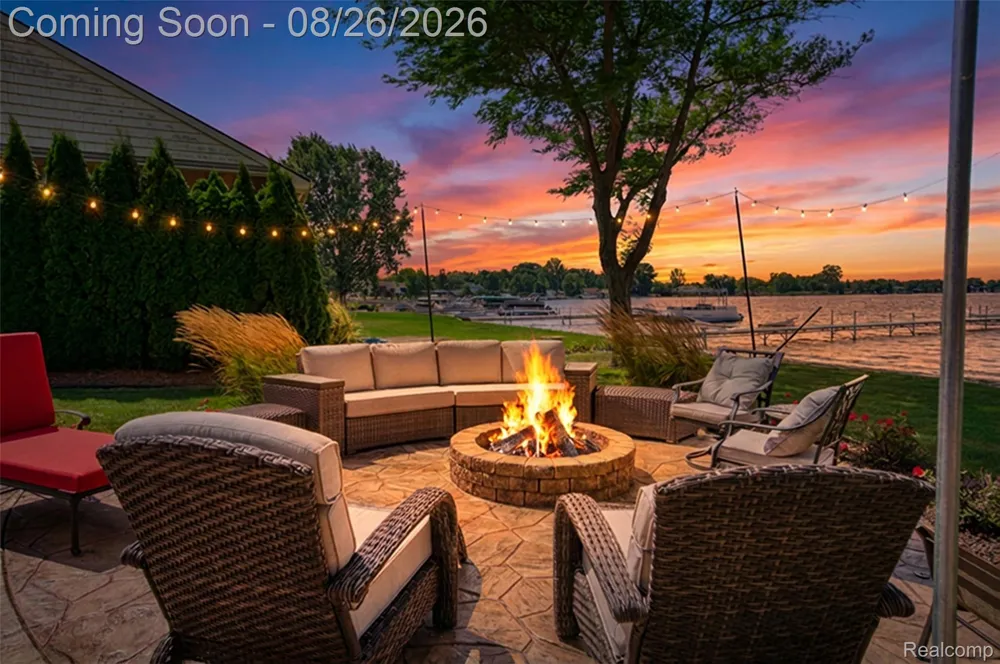 453 E Shore Drive Northfield Township, MI 48189