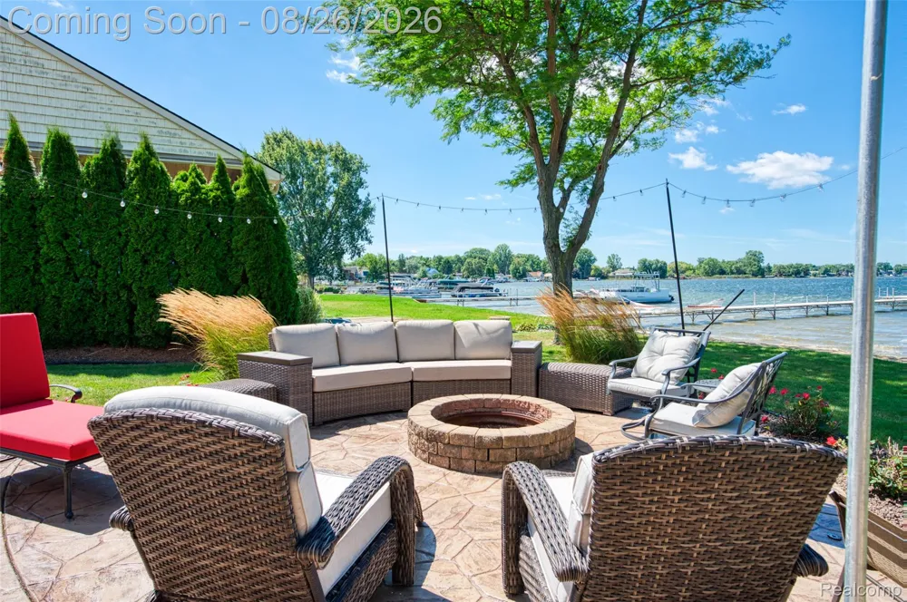 453 E Shore Drive Northfield Township, MI 48189
