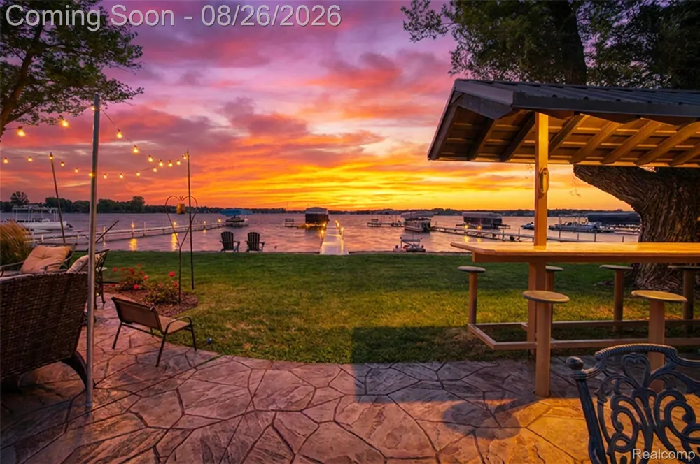 453 E Shore Drive Northfield Township, MI 48189