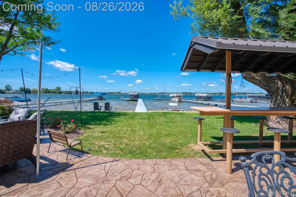 453 E Shore Drive Northfield Township, MI 48189