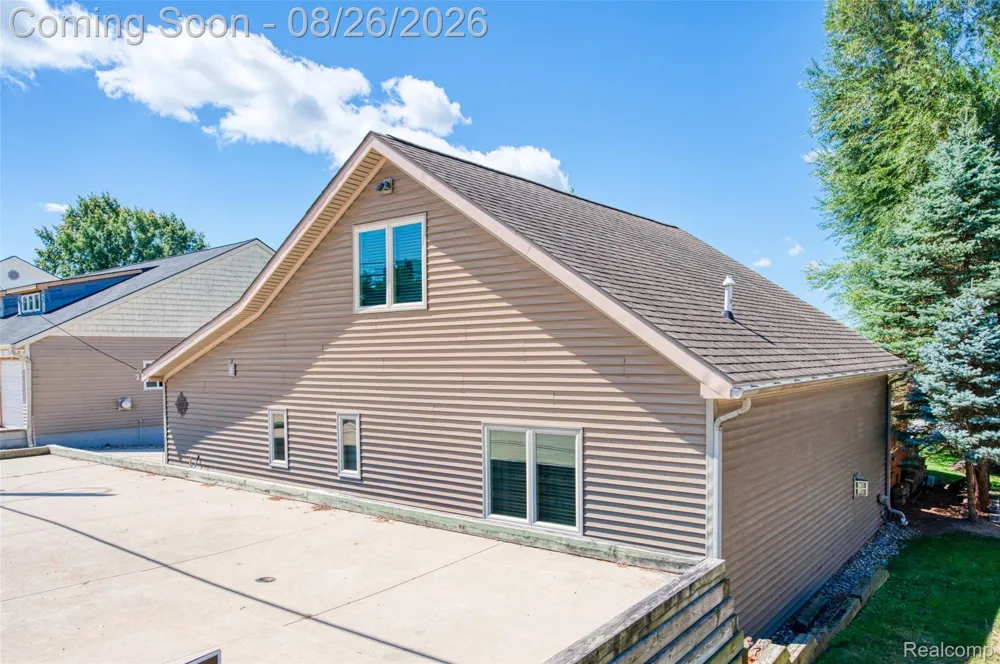 453 E Shore Drive Northfield Township, MI 48189