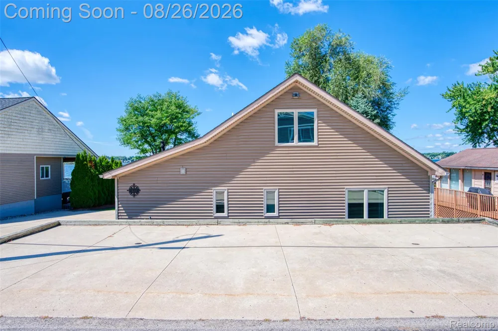 453 E Shore Drive Northfield Township, MI 48189
