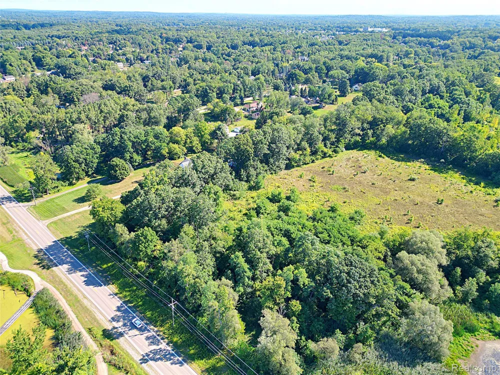 2320 Baltusrol Drive Commerce Charter Township, MI 48382