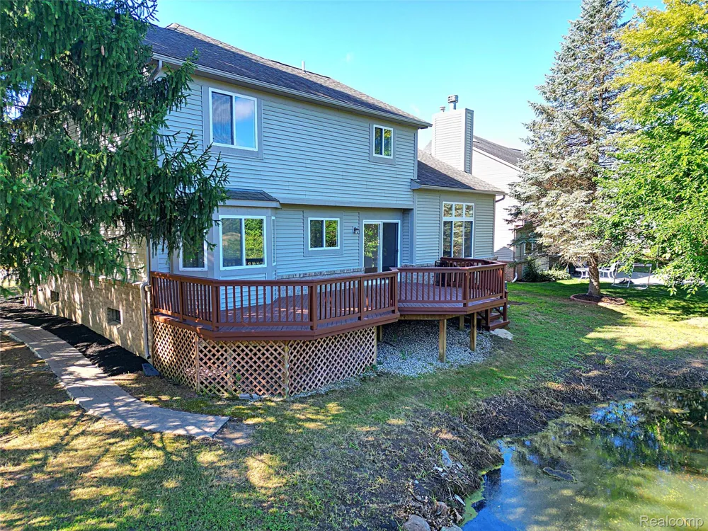 2320 Baltusrol Drive Commerce Charter Township, MI 48382