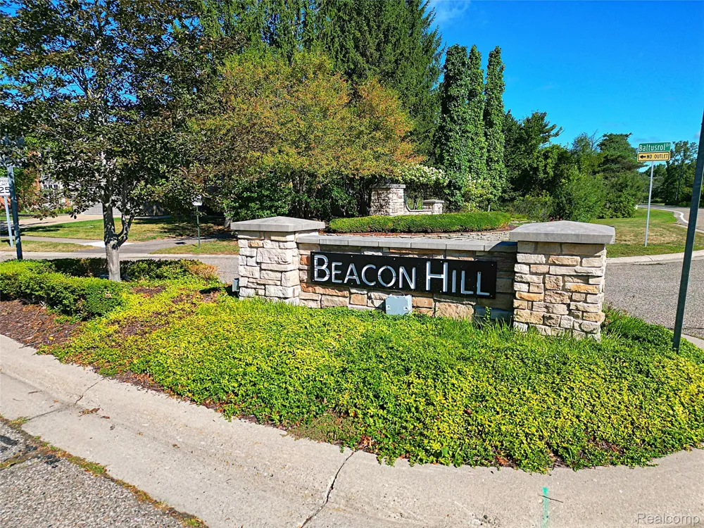 2320 Baltusrol Drive Commerce Charter Township, MI 48382