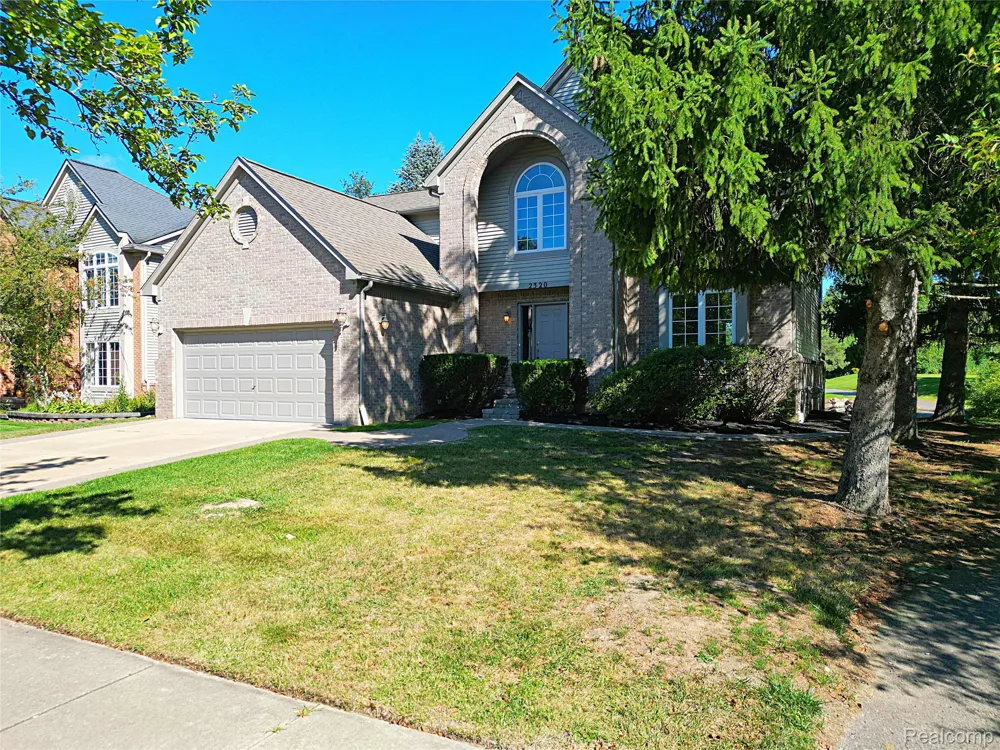 2320 Baltusrol Drive Commerce Charter Township, MI 48382