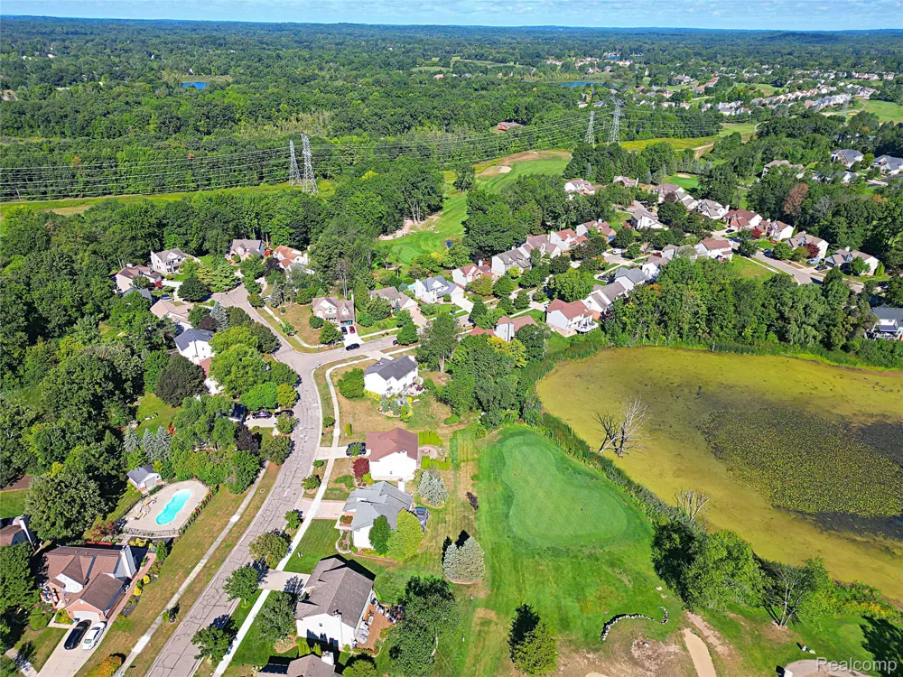 2320 Baltusrol Drive Commerce Charter Township, MI 48382