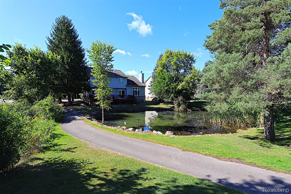 2320 Baltusrol Drive Commerce Charter Township, MI 48382
