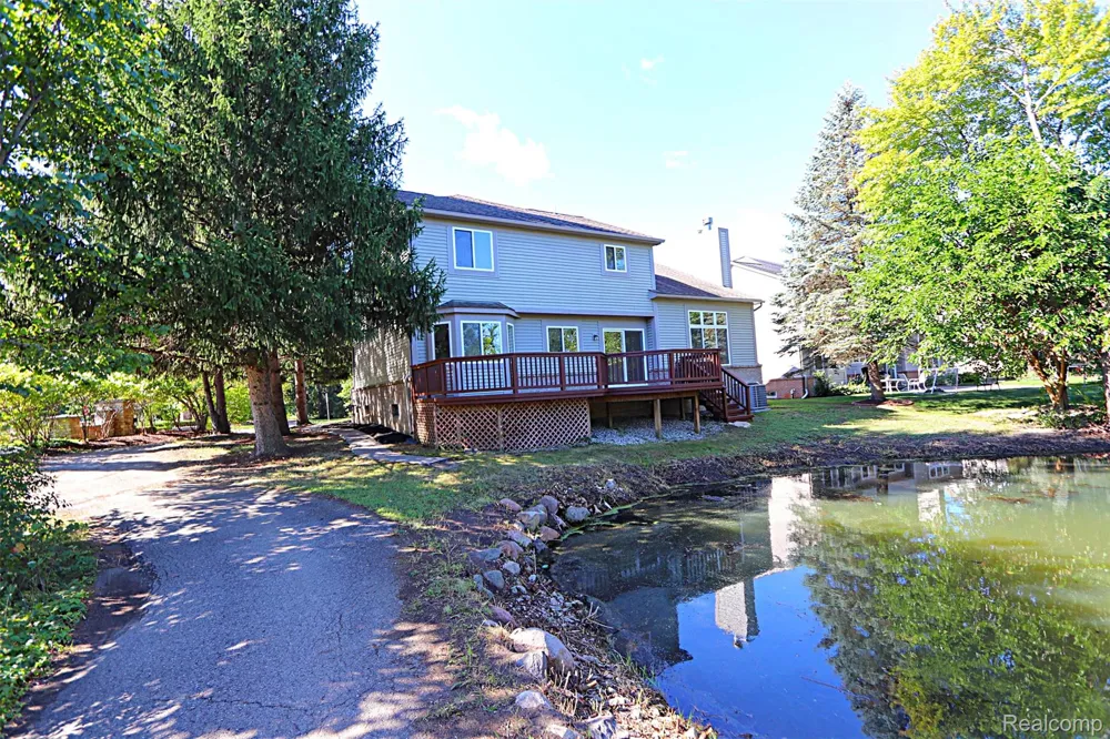 2320 Baltusrol Drive Commerce Charter Township, MI 48382