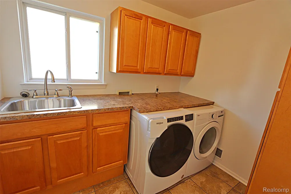 2320 Baltusrol Drive Commerce Charter Township, MI 48382