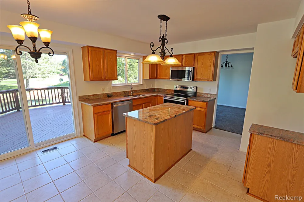 2320 Baltusrol Drive Commerce Charter Township, MI 48382