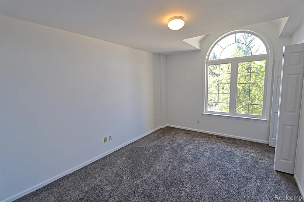 2320 Baltusrol Drive Commerce Charter Township, MI 48382