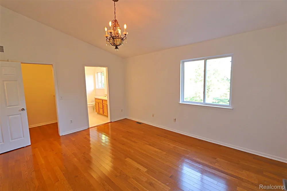 2320 Baltusrol Drive Commerce Charter Township, MI 48382