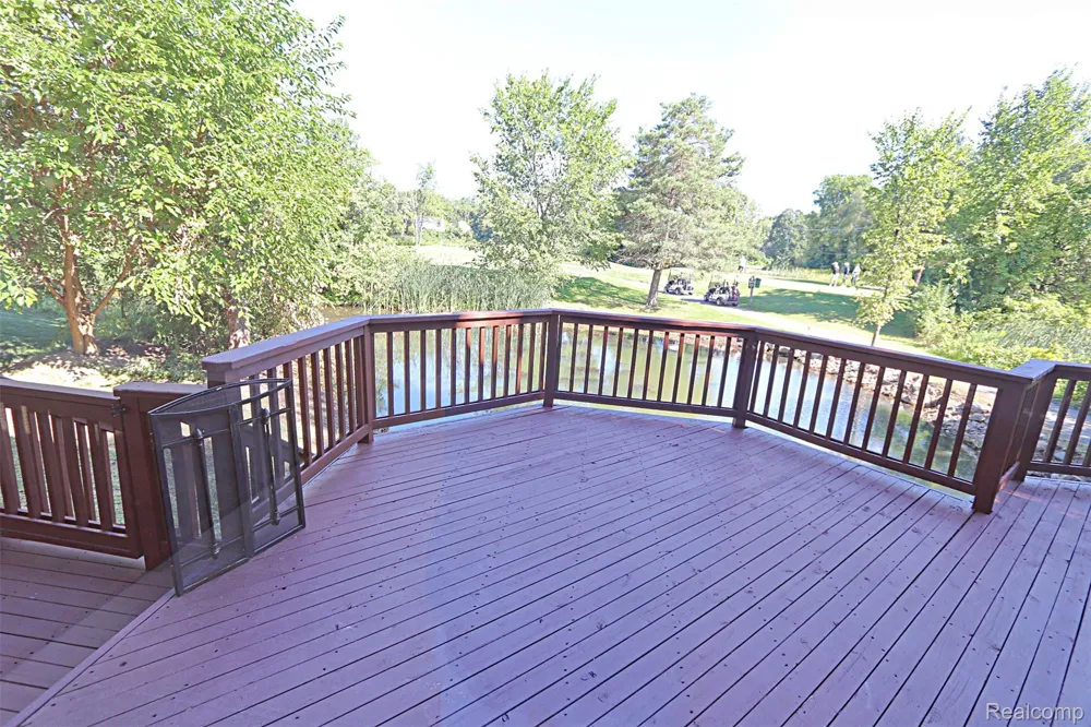 2320 Baltusrol Drive Commerce Charter Township, MI 48382