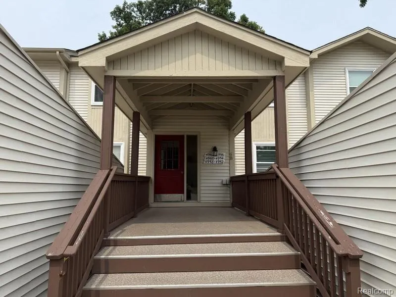 4962 OAK HILL DRIVE #75 Waterford Charter Township, MI 48329