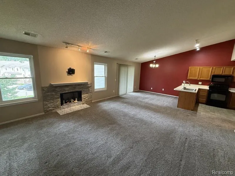 4962 OAK HILL DRIVE #75 Waterford Charter Township, MI 48329