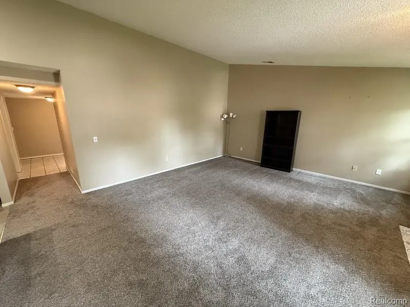 4962 OAK HILL DRIVE #75 Waterford Charter Township, MI 48329