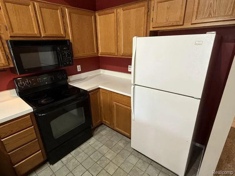 4962 OAK HILL DRIVE #75 Waterford Charter Township, MI 48329