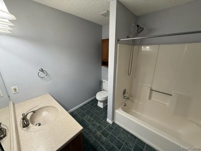 4962 OAK HILL DRIVE #75 Waterford Charter Township, MI 48329