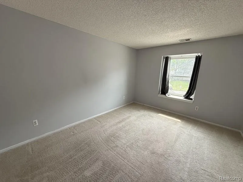 4962 OAK HILL DRIVE #75 Waterford Charter Township, MI 48329