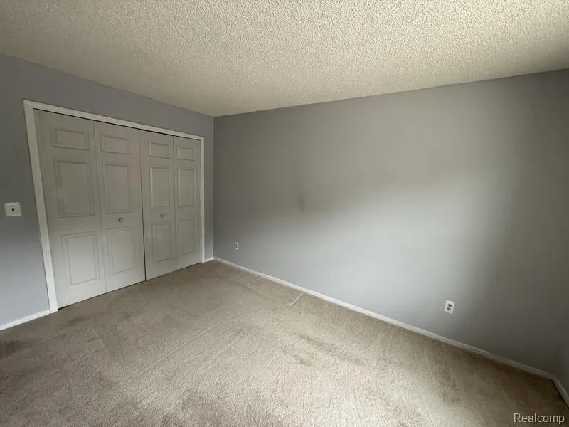 4962 OAK HILL DRIVE #75 Waterford Charter Township, MI 48329