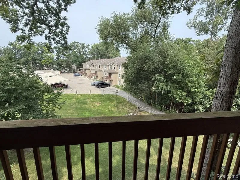 4962 OAK HILL DRIVE #75 Waterford Charter Township, MI 48329