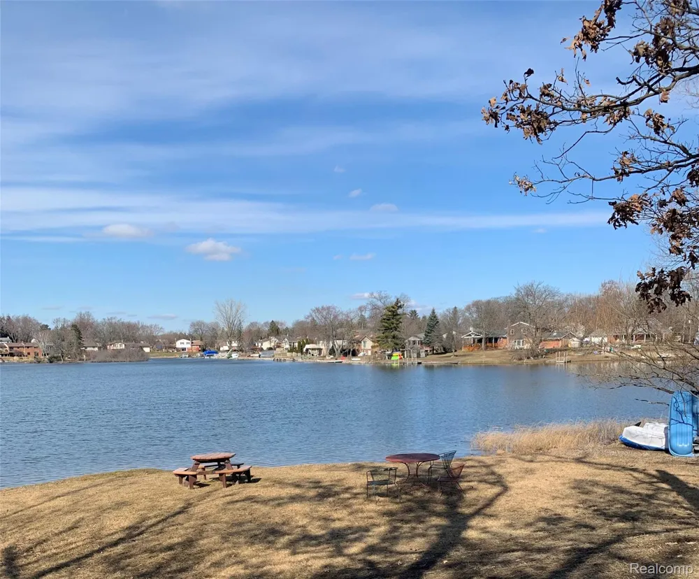 4962 OAK HILL DRIVE #75 Waterford Charter Township, MI 48329