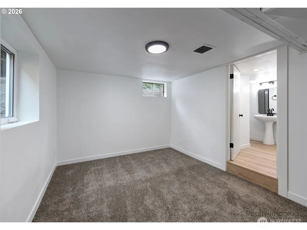 1060 Cowlitz View Court NW Castle Rock, WA 98611