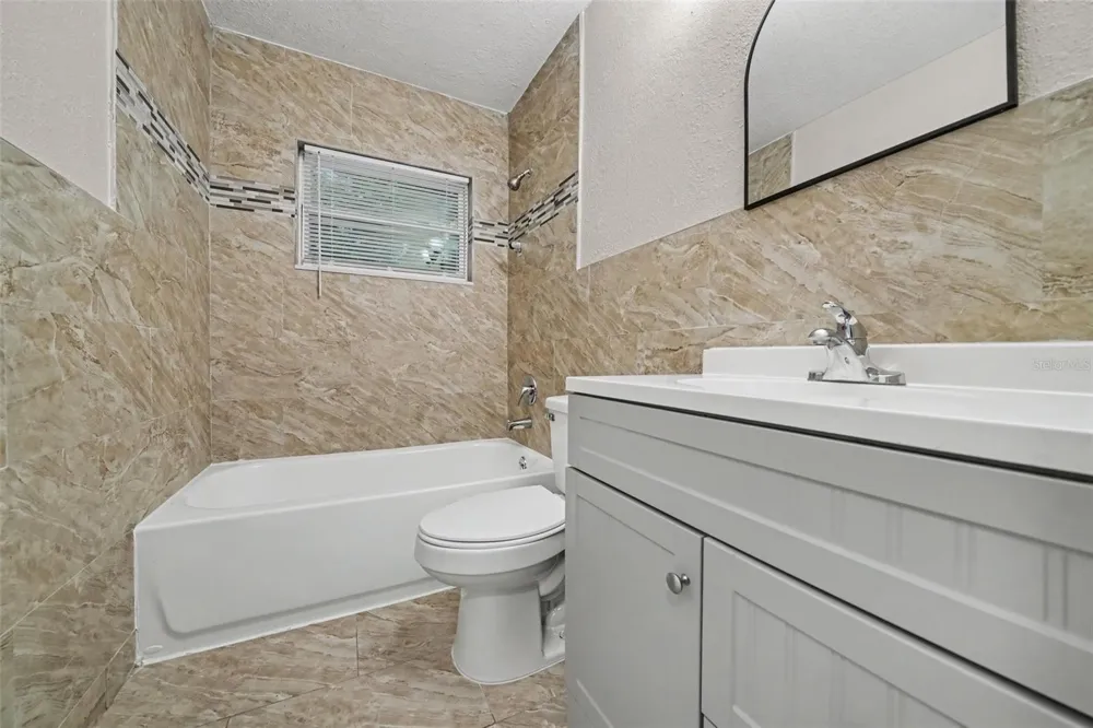 1339 E JACKSON AVENUE Mount Dora, FL 32757