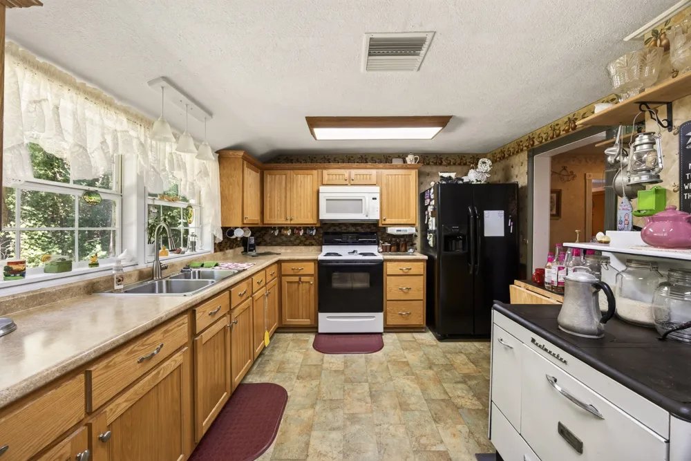 3613 Eastland Rd Sparta, TN 38583