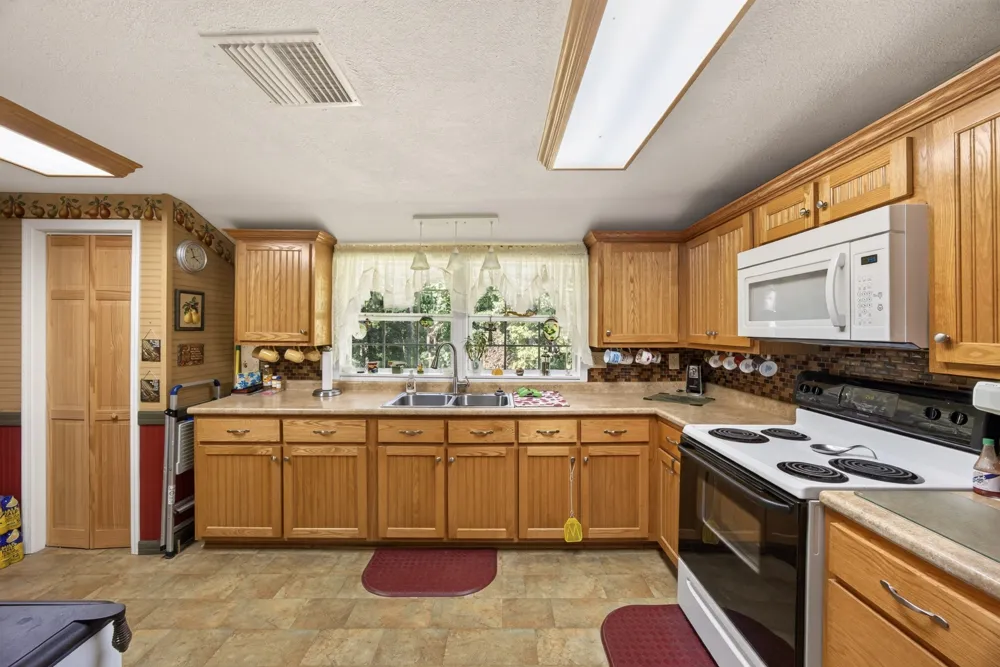 3613 Eastland Rd Sparta, TN 38583