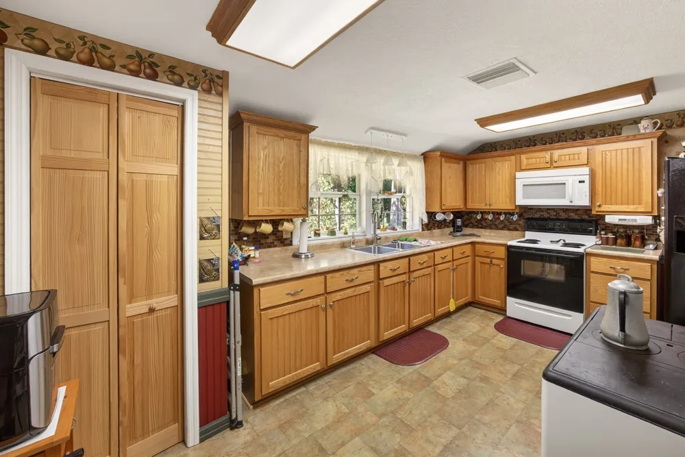 3613 Eastland Rd Sparta, TN 38583