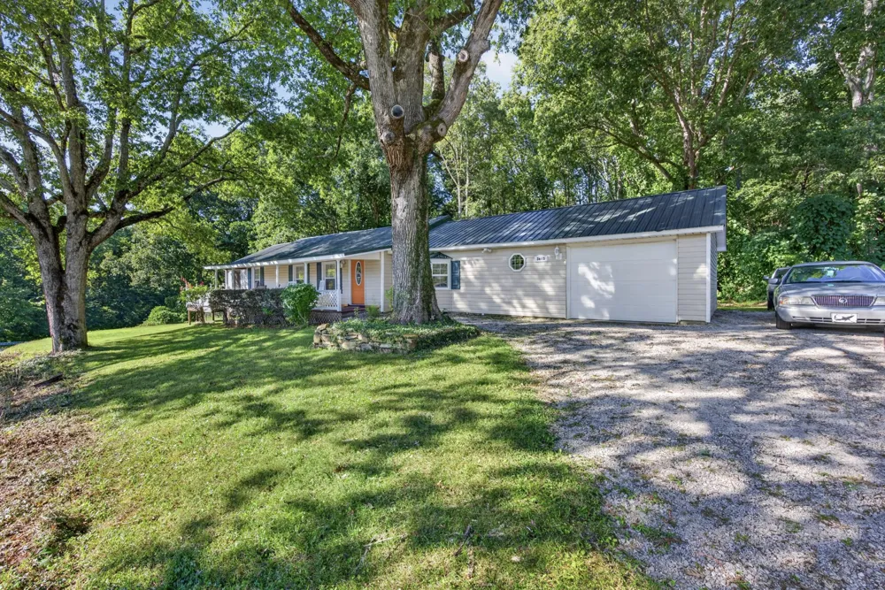 3613 Eastland Rd Sparta, TN 38583