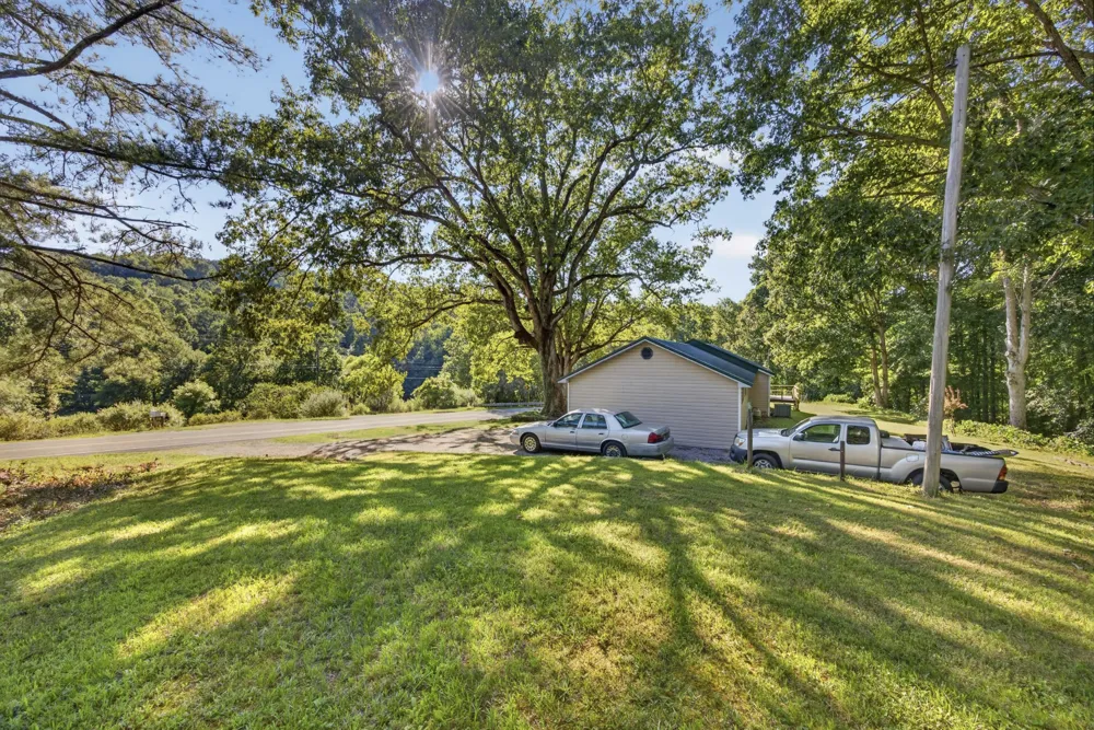 3613 Eastland Rd Sparta, TN 38583